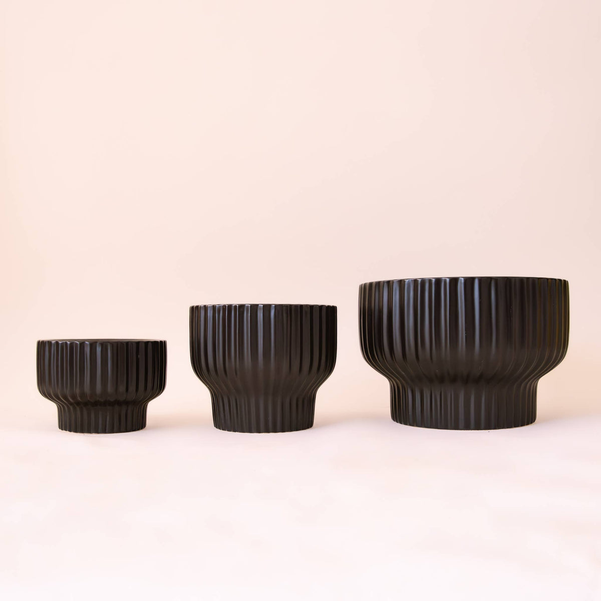 Presley Pedestal Planter - Black, 4.5"